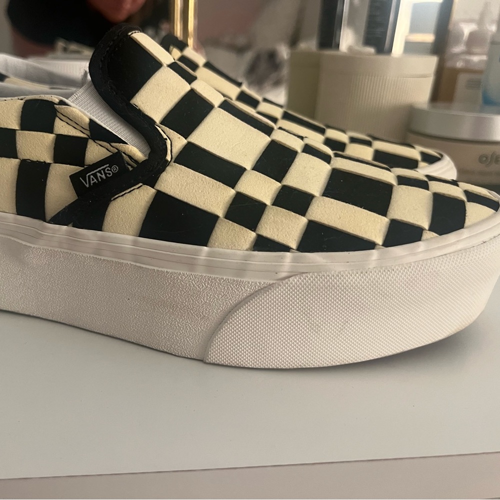 Brand new. Worn once. Platform Limited edition VANS.